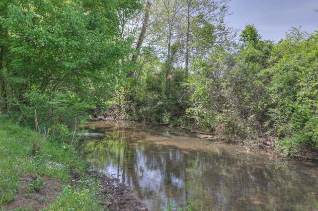 2153 Williamsport Pike, Columbia, TN 38401