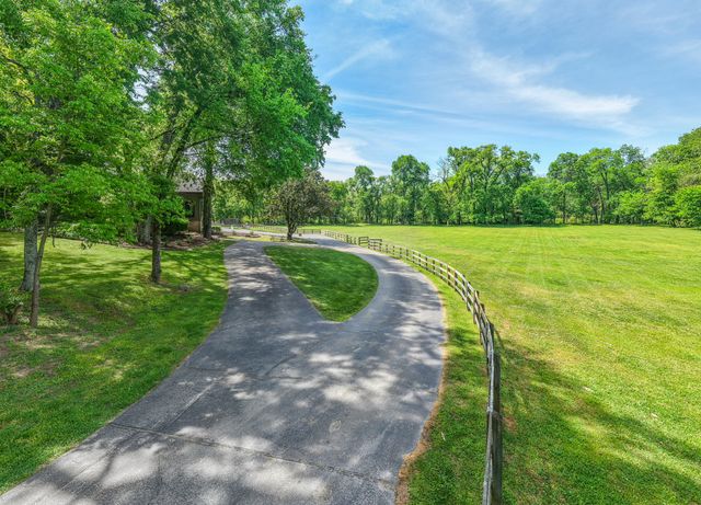 2153 Williamsport Pike, Columbia, TN 38401