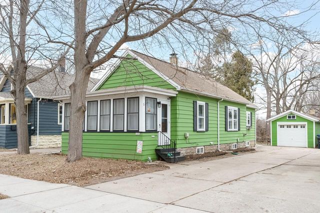 1230 Bay Shore DRIVE, Oshkosh, WI 54901