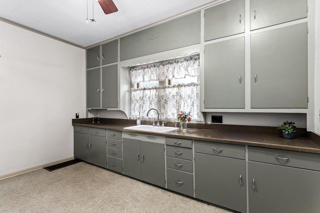 1230 Bay Shore DRIVE, Oshkosh, WI 54901