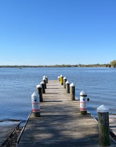 1230 Bay Shore DRIVE, Oshkosh, WI 54901