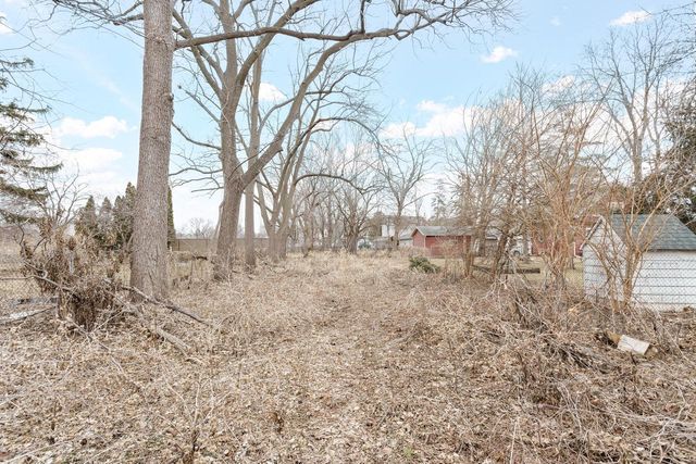 1230 Bay Shore DRIVE, Oshkosh, WI 54901