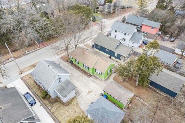 1230 Bay Shore DRIVE, Oshkosh, WI 54901