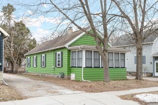 1230 Bay Shore DRIVE, Oshkosh, WI 54901