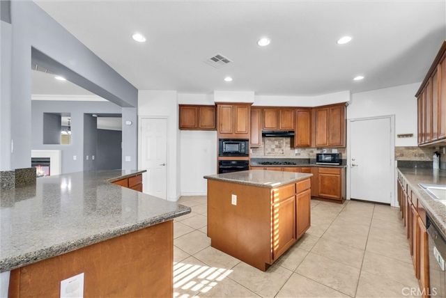 519 Cedarbrook Lane, Corona, CA 92879