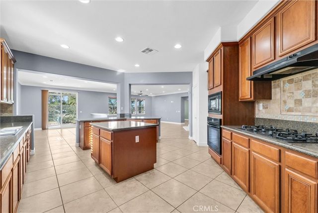 519 Cedarbrook Lane, Corona, CA 92879