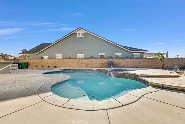 519 Cedarbrook Lane, Corona, CA 92879