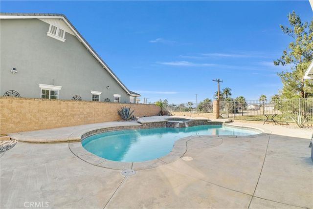 519 Cedarbrook Lane, Corona, CA 92879