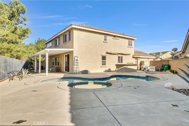 519 Cedarbrook Lane, Corona, CA 92879
