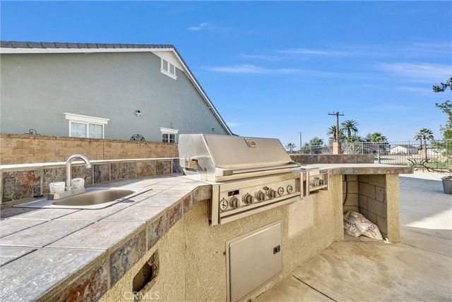 519 Cedarbrook Lane, Corona, CA 92879
