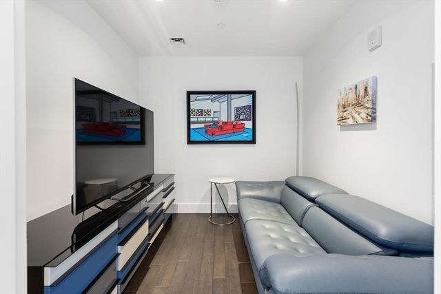 22 Liberty Dr 8F, Boston, MA 02210