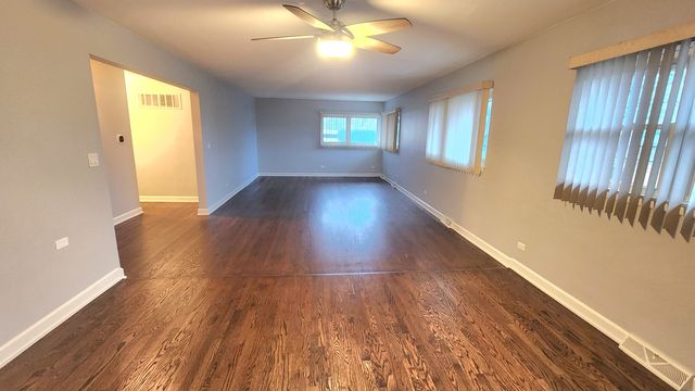 1008 N Milwaukee Avenue 1, Libertyville, IL 60048