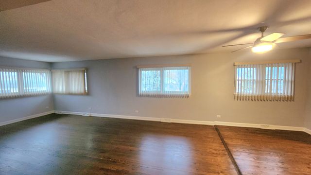 1008 N Milwaukee Avenue 1, Libertyville, IL 60048