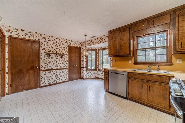 3103 Westbrook Trace, Lawrenceville, GA 30044