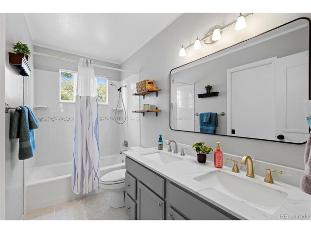 501 Locust Grove Dr, Fort Collins, CO 80521