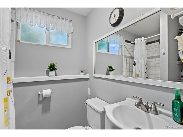 501 Locust Grove Dr, Fort Collins, CO 80521