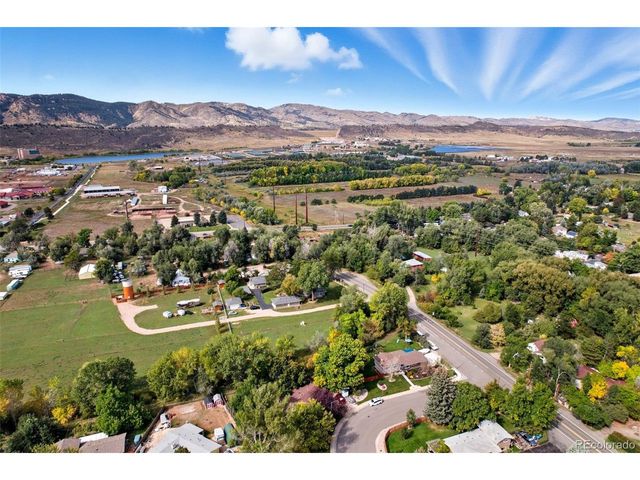 501 Locust Grove Dr, Fort Collins, CO 80521