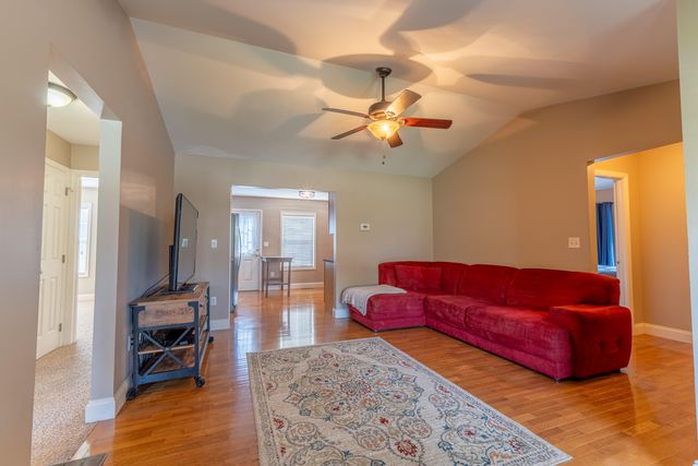 1299 E Pittsburg Church Road, London, KY 40741