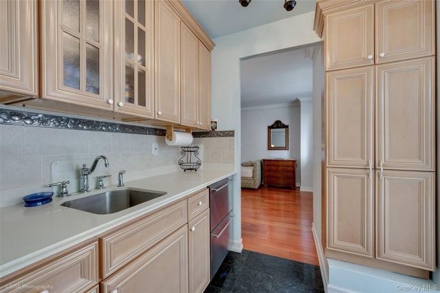 52-30 39th Drive 4K, Woodside, NY 11377