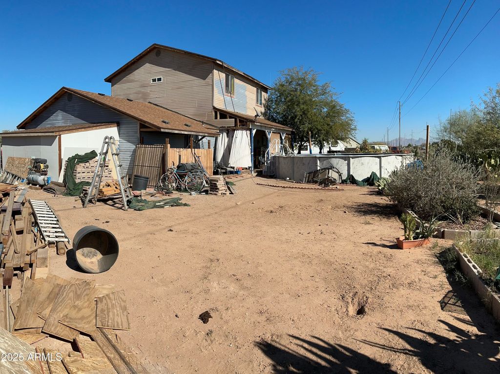 Image 11 of property listing at 16040 S ELIZABETH Place, Arizona City, AZ 85123