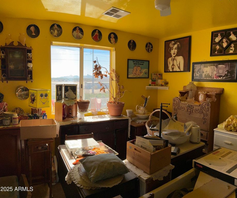 Image 5 of property listing at 16040 S ELIZABETH Place, Arizona City, AZ 85123