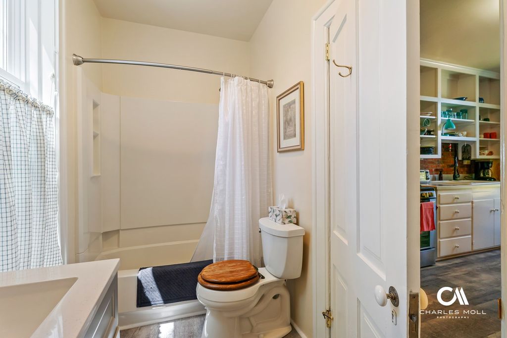 Image 15 of property listing at 20 N Howie Street, Helena, MT 59601