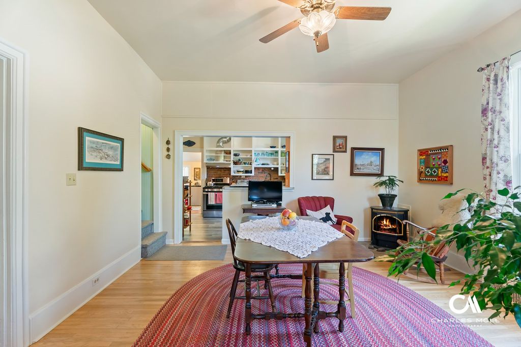 Image 9 of property listing at 20 N Howie Street, Helena, MT 59601