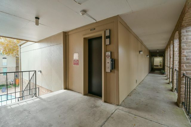 4641 Wild Indigo Street 450, Houston, TX 77027