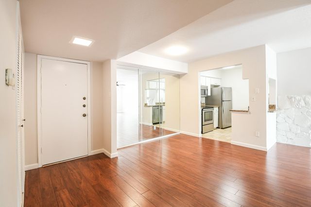 4641 Wild Indigo Street 450, Houston, TX 77027