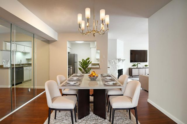 4641 Wild Indigo Street 450, Houston, TX 77027