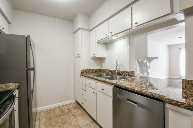 4641 Wild Indigo Street 450, Houston, TX 77027