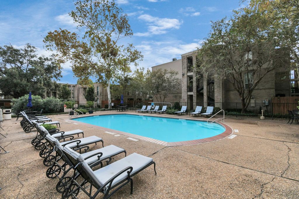 4641 Wild Indigo Street 450, Houston, TX 77027