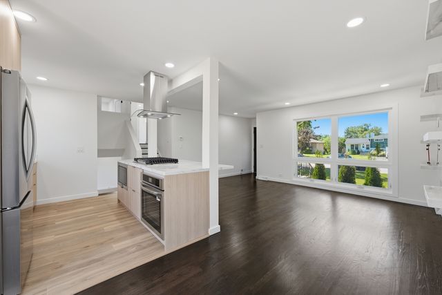 2524 Allison Court, Glenview, IL 60025