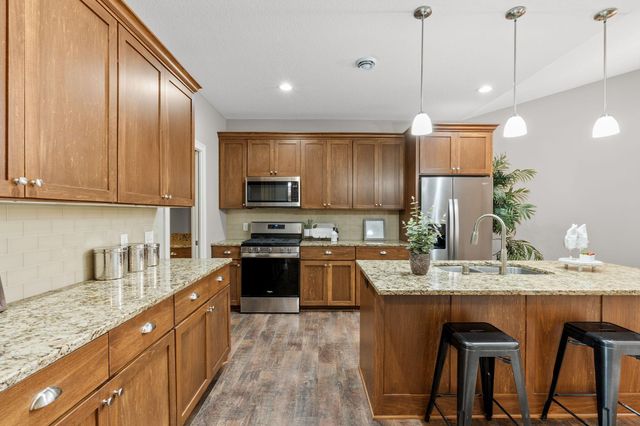 620 Liberty Way, Vadnais Heights, MN 55127