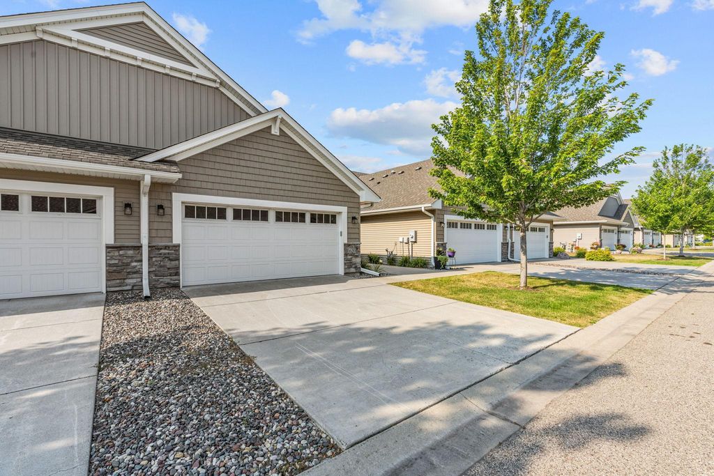 620 Liberty Way, Vadnais Heights, MN 55127