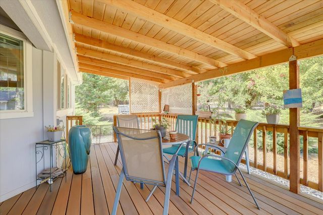 10966 Badger Ct, Penn Valley, CA 95946