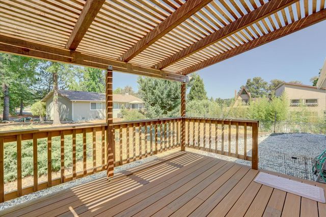 10966 Badger Ct, Penn Valley, CA 95946