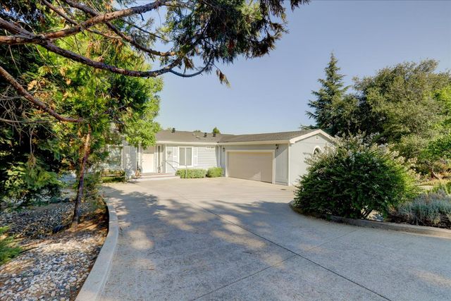 10966 Badger Ct, Penn Valley, CA 95946