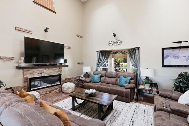 980 Hillside Circle SW, Los Lunas, NM 87031