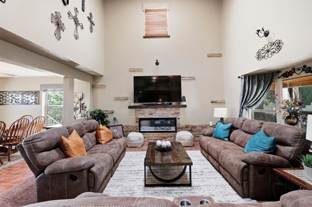 980 Hillside Circle SW, Los Lunas, NM 87031