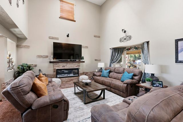 980 Hillside Circle SW, Los Lunas, NM 87031