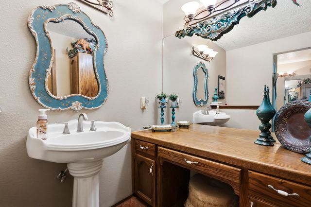 980 Hillside Circle SW, Los Lunas, NM 87031