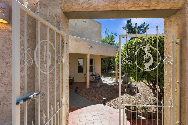 980 Hillside Circle SW, Los Lunas, NM 87031