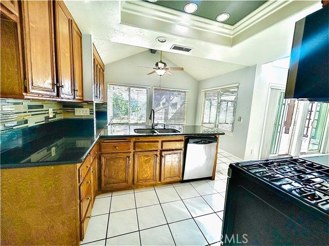 10 Bluff Point Court, Pomona, CA 91766