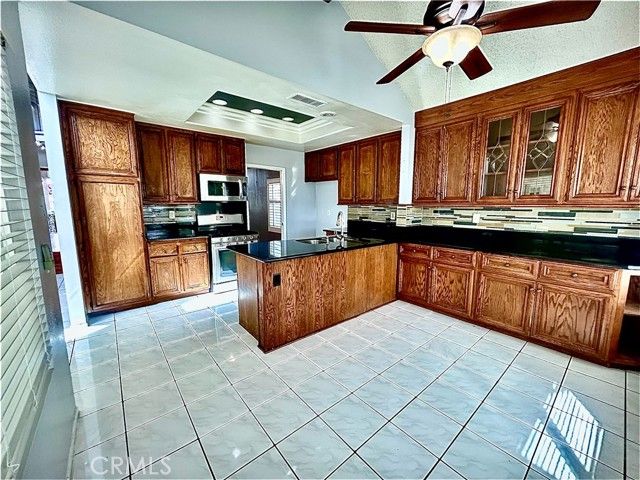 10 Bluff Point Court, Pomona, CA 91766