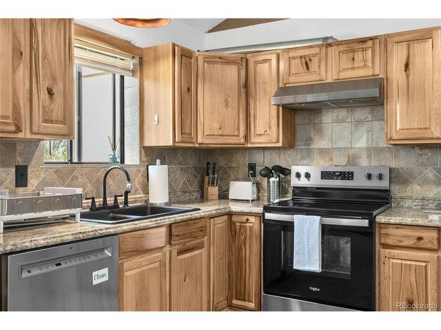 6585 W Mississippi Pl, Lakewood, CO 80232