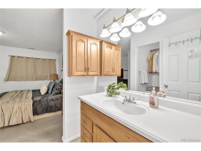 6585 W Mississippi Pl, Lakewood, CO 80232