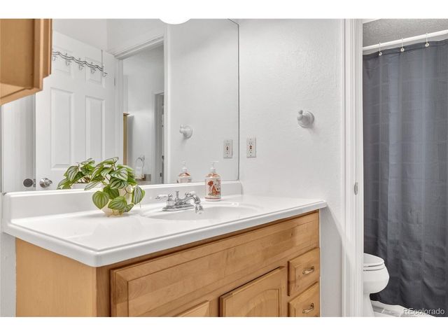 6585 W Mississippi Pl, Lakewood, CO 80232