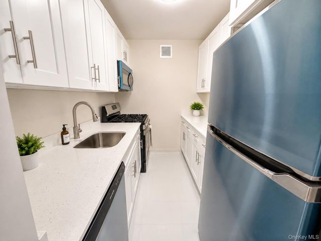 86-10 151St Avenue 3E, Howard Beach, NY 11414