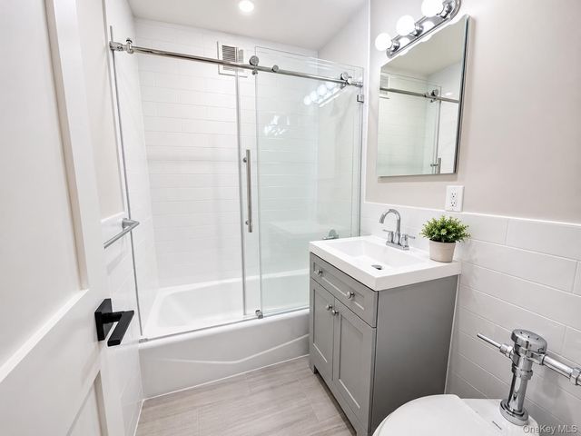 86-10 151St Avenue 3E, Howard Beach, NY 11414